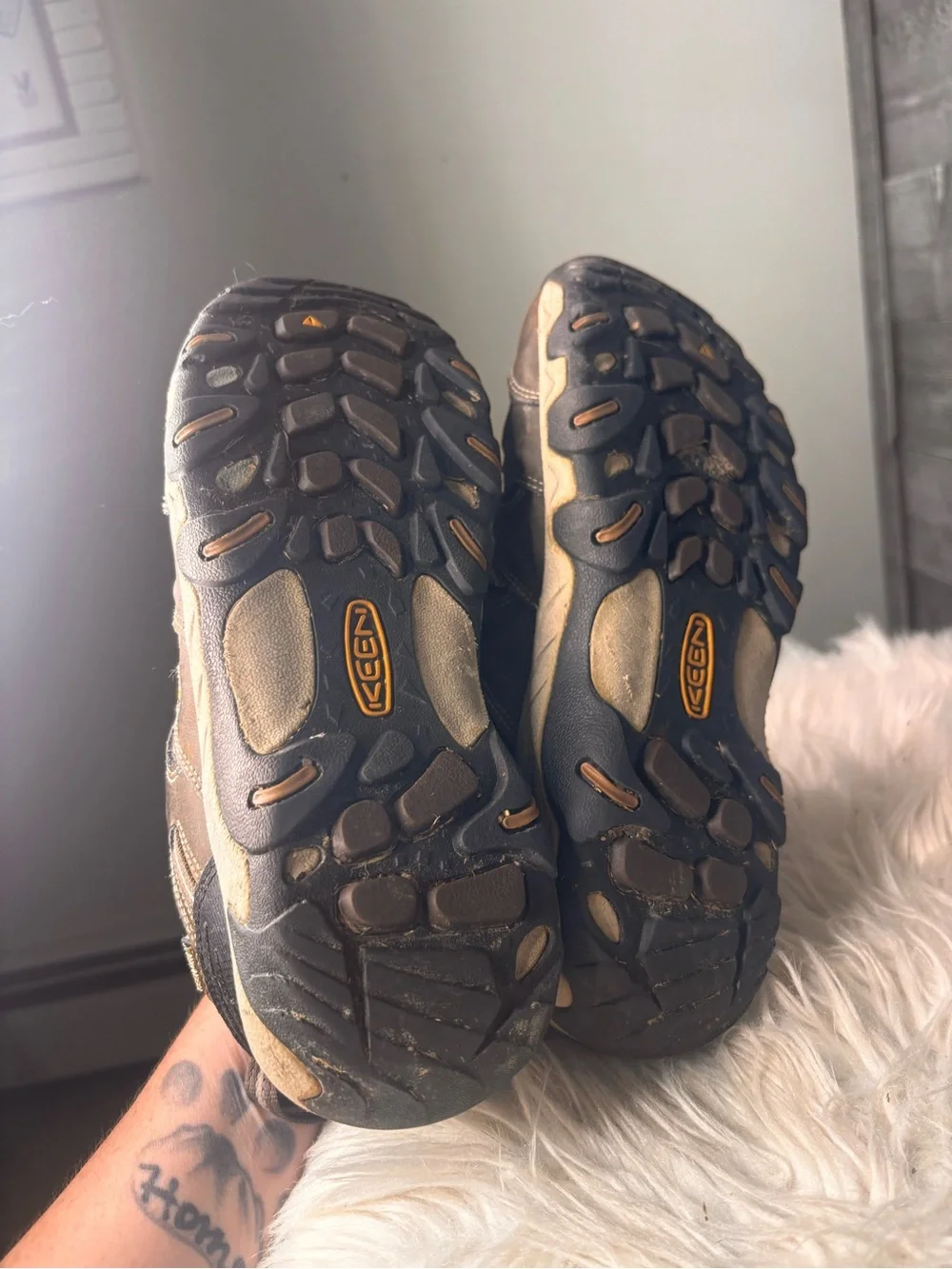 KEEN 8.5 waterproof hiking walking Brown Tan Rugged Trail Hiking Shoes